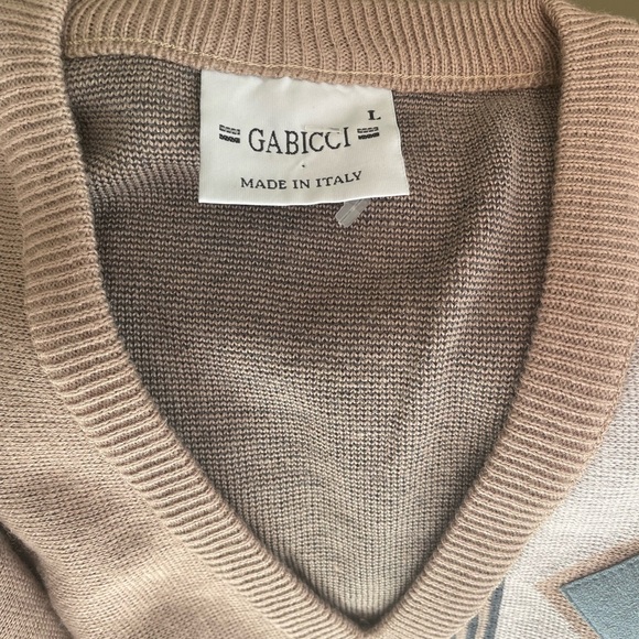 Gabicci V-Neck Sweater in Neutral Tones - Picture 2 of 5